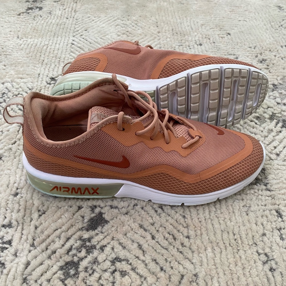 Nike Air Max Sequent 4.5 Women's Sneakers Rose Gold Size 11 2020 BQ8824-600 Rare